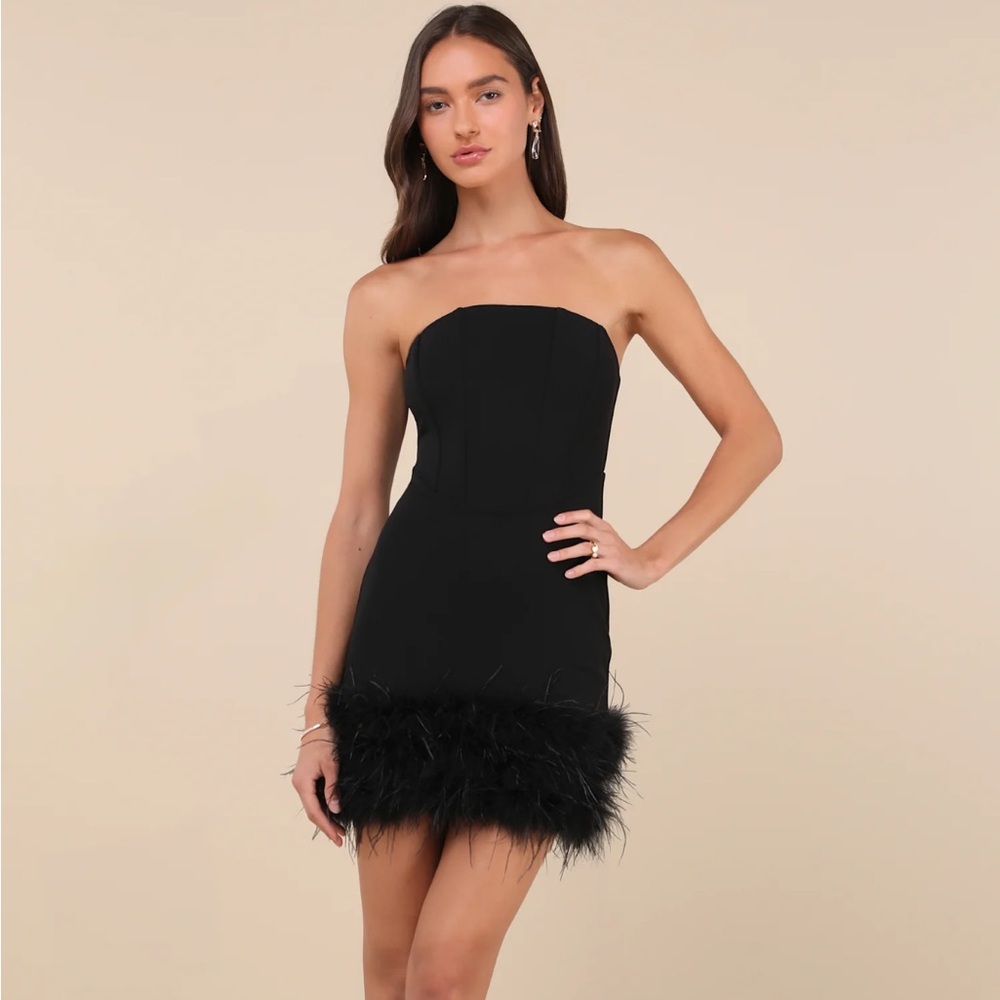 Elegant Black Strapless Dress with Feather Trim